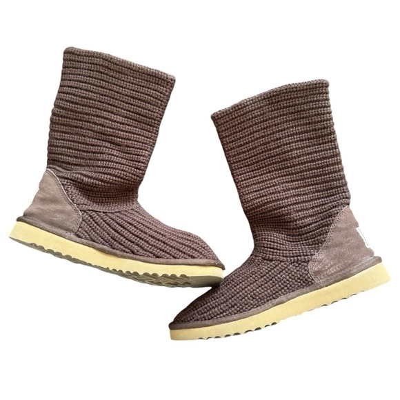 UGG Chocolate Brown Pull On Cardy Boots, Size 7 - Picture 3 of 5